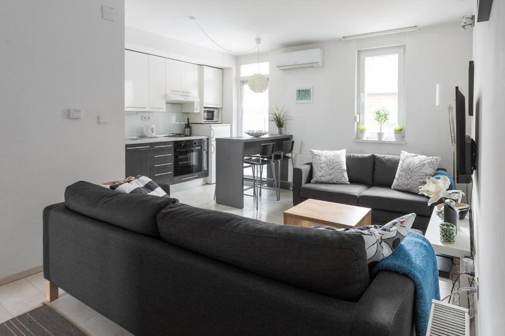 City Center 2Bedroom Apartment Zagabria Esterno foto